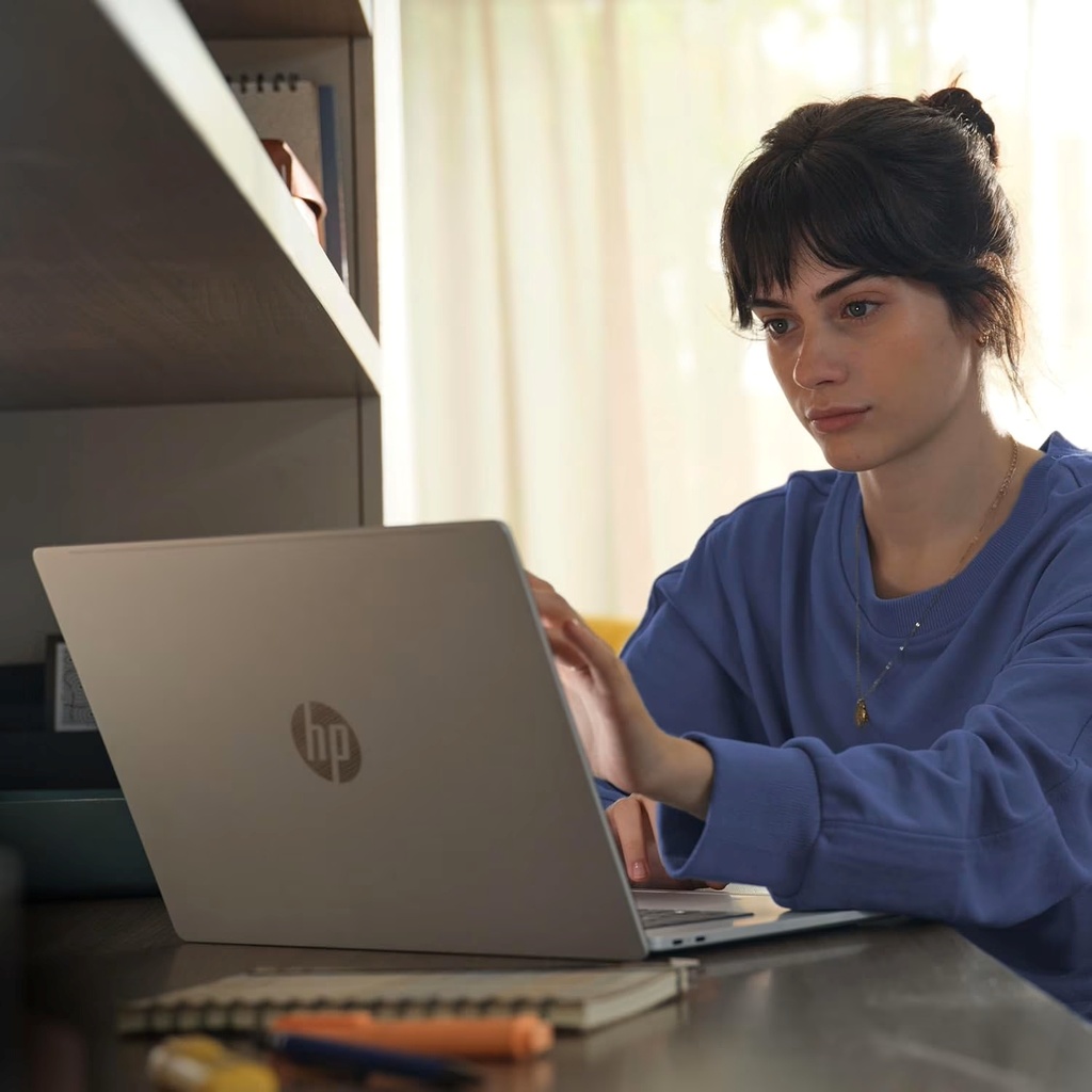 Laptop HP 15-fc0047wm Natural Silver de Color Plata Natural