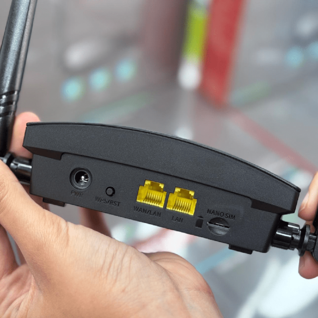 Router Inalámbrico 4G N300 Wi-Fi LTE Hikvision DS-3WR4G3N Negro