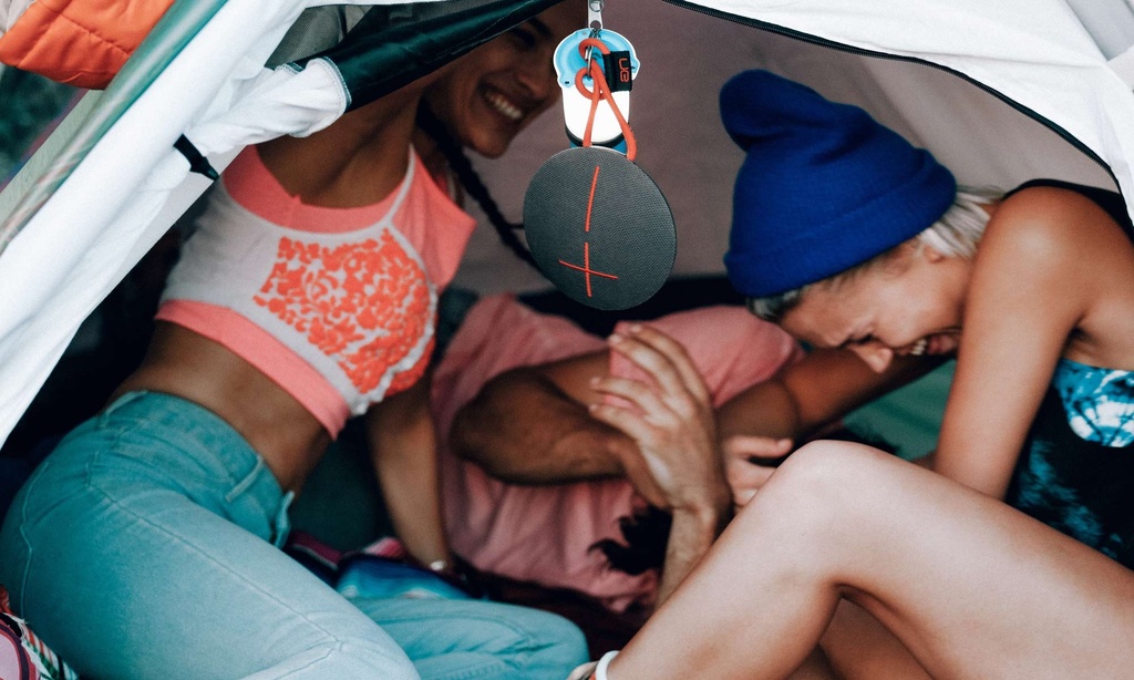 Bocina Recargable Bluetooth Ultimate Ears Roll 2 Volcano