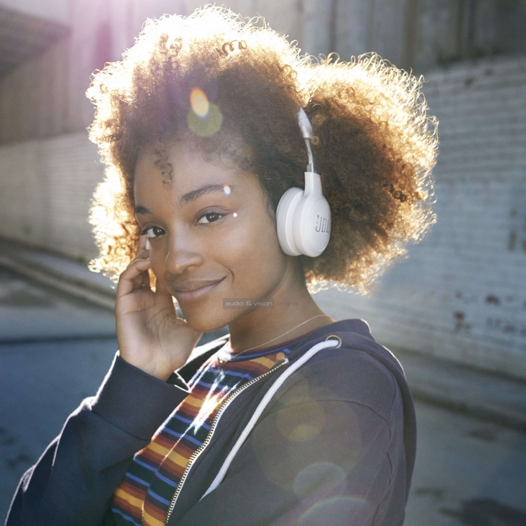 ​Audífonos Bluetooth JBL Live 660NC Color Blanco​