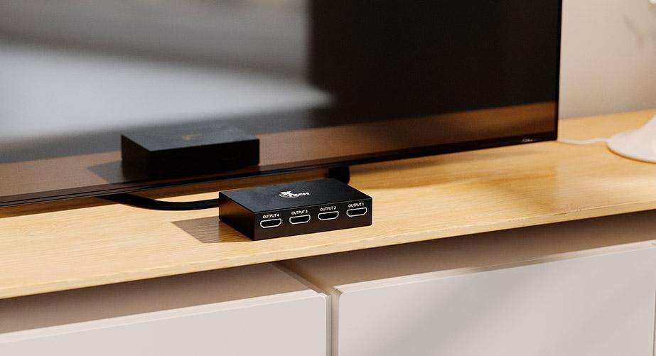 MULTIPLICADOR HDMI® DE 4 PUERTOS CON ALIMENTACIÓN DE CORRIENTE