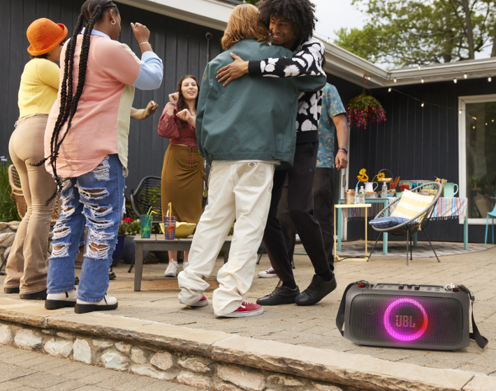 BOCINA JBL PARTYBOX ON-THE-GO ESSENTIAL
