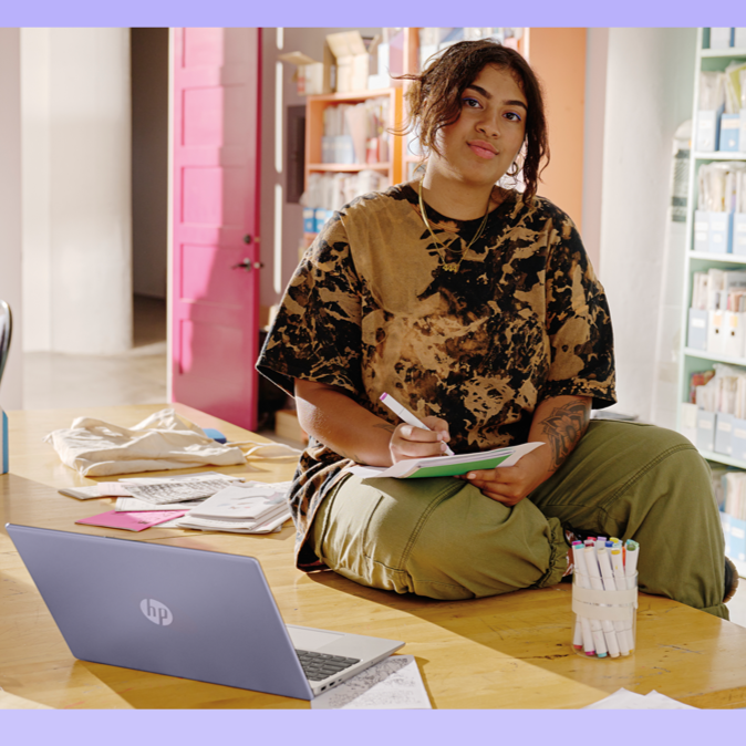 Laptop HP 14-dq6014dx Honey Lavender de Color Lila