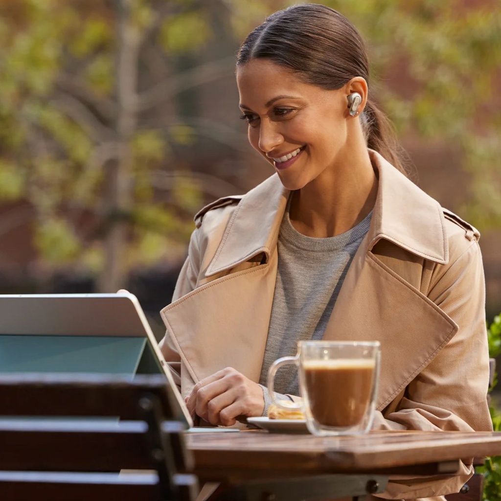 Audífonos Bluetooth JBL Tour Pro 3 Latte de Color Beige