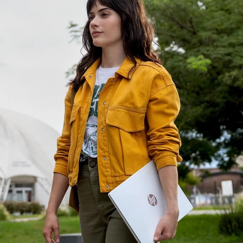 Laptop HP 15-fd0123dx Natural Silver de Color Plata Natural