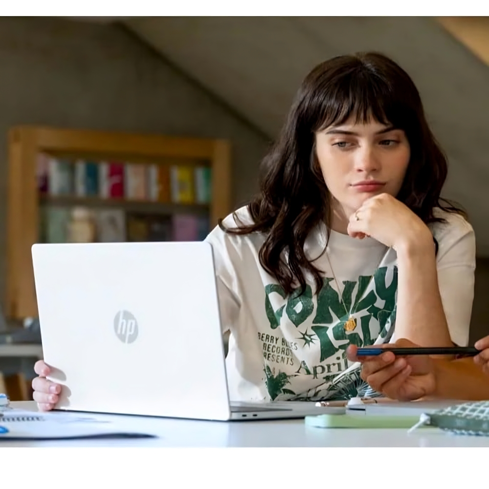 Laptop HP 15-fd0123dx Natural Silver de Color Plata Natural