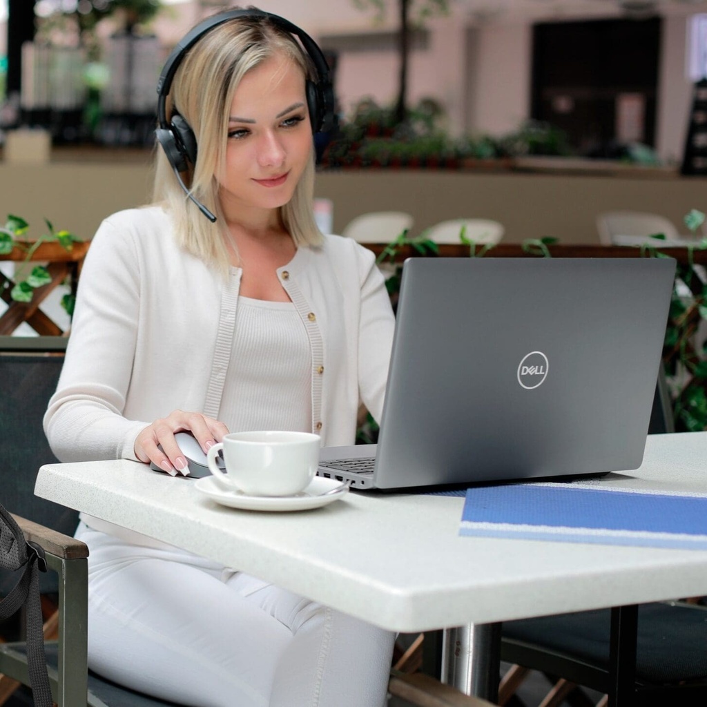 Laptop Dell 15 DC15250 Platinum Silver de Color Gris Plateado